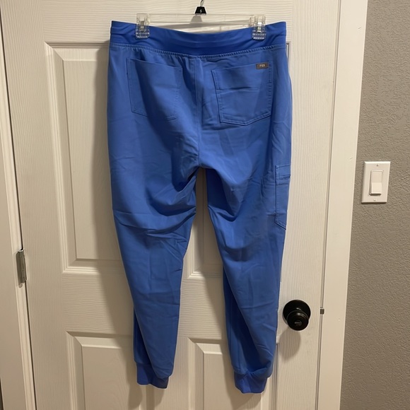 figs scrub bottoms - Picture 5 of 5